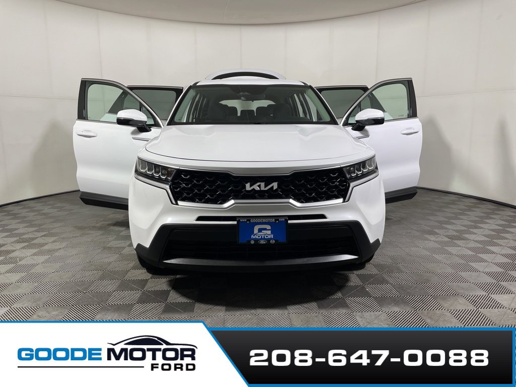 Used 2022 Kia Sorento LX image 10