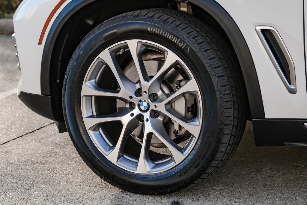 Used 2021 BMW X5 xDrive40i w/ Premium Package image 57