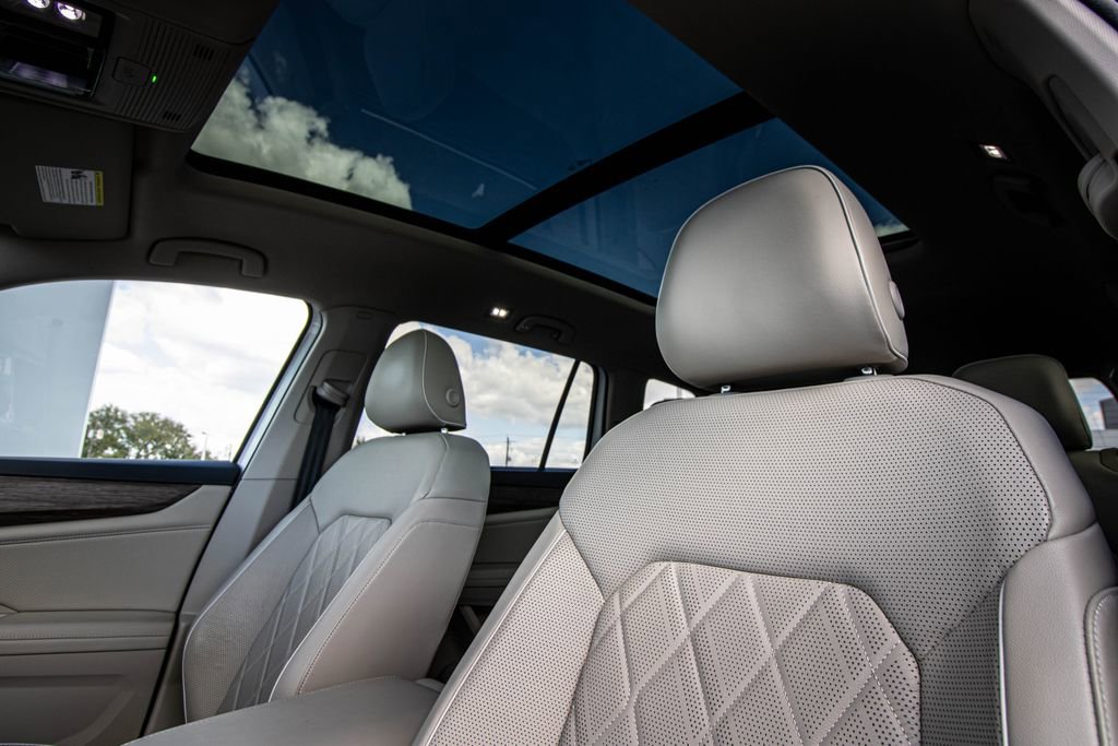 Used 2024 Volkswagen Atlas SEL Premium R-Line image 3