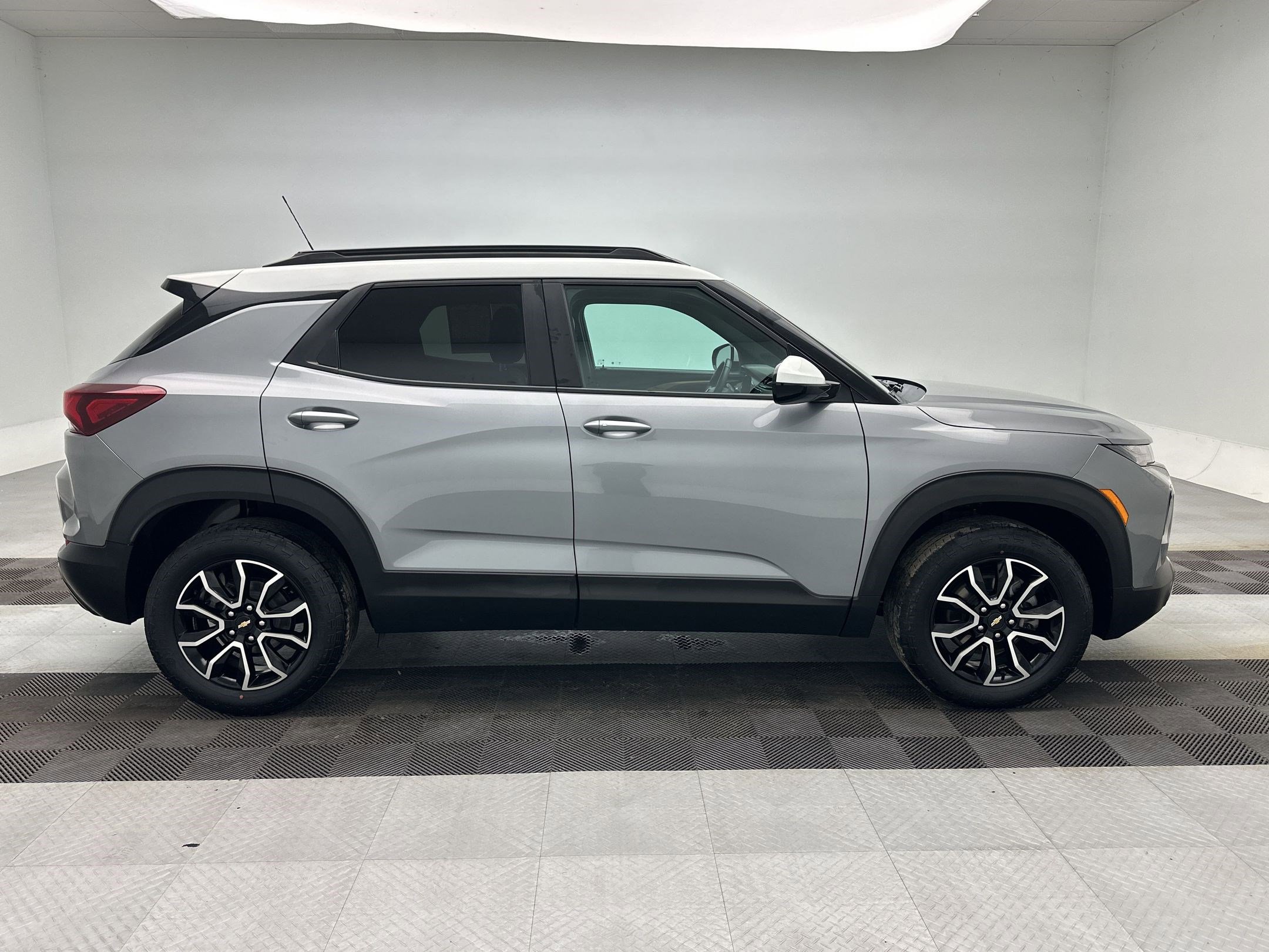 Certified 2023 Chevrolet TrailBlazer ACTIV w/ Sun and Liftgate Package AWD/4WD image 8