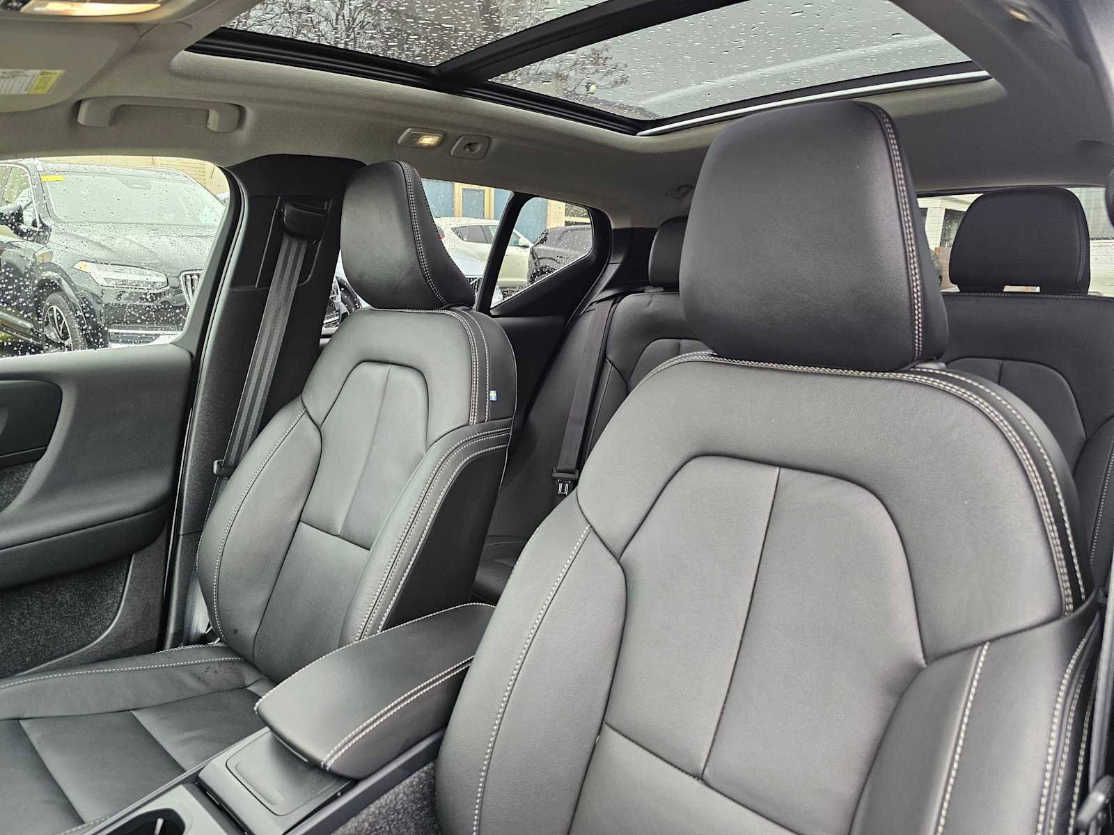 Certified 2025 Volvo XC40 B5 Core w/ Protection Package Premier image 24