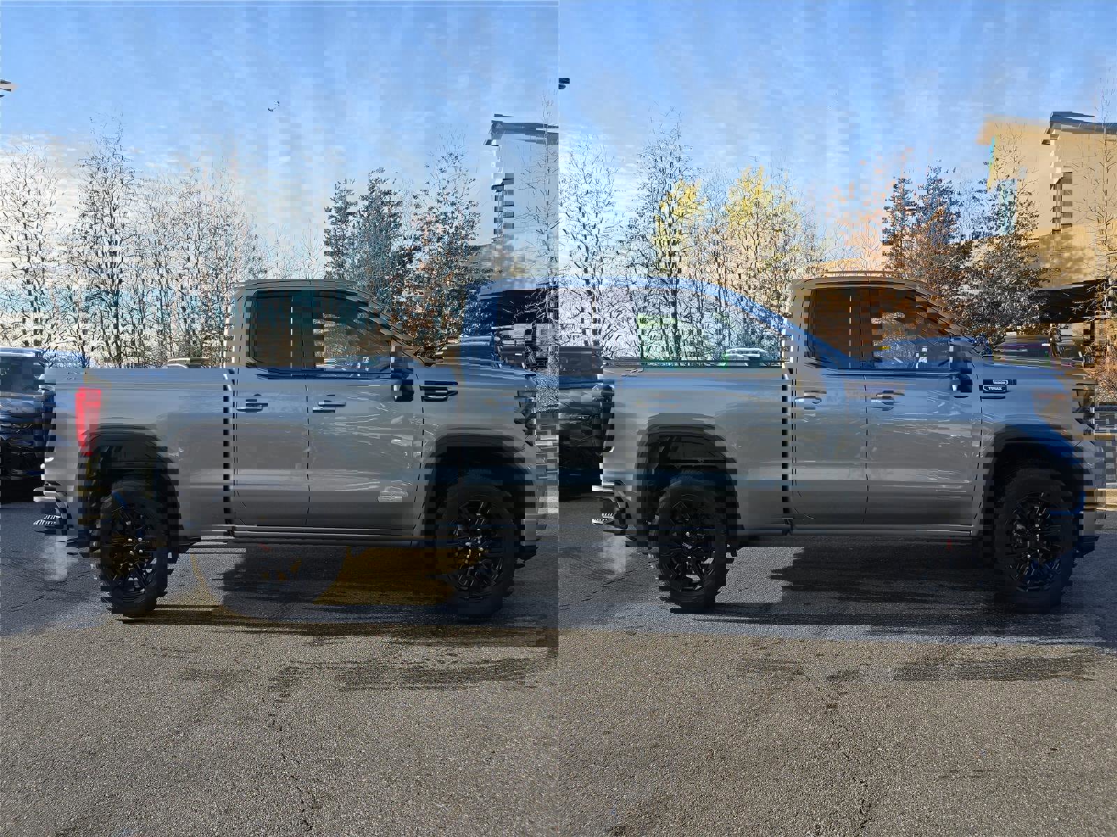 Used 2024 GMC Sierra 1500 Elevation image 2