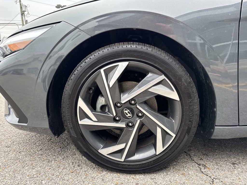 Used 2025 Hyundai Elantra SEL FWD image 5