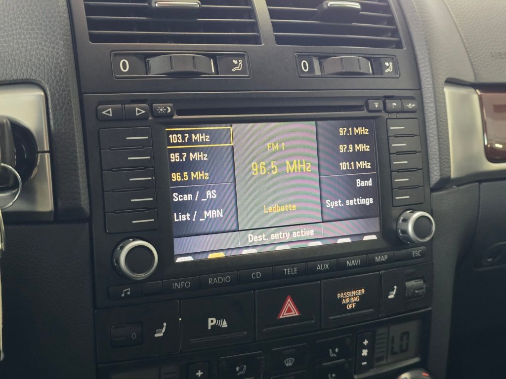 Used 2004 Volkswagen Touareg V8 AWD/4WD image 28