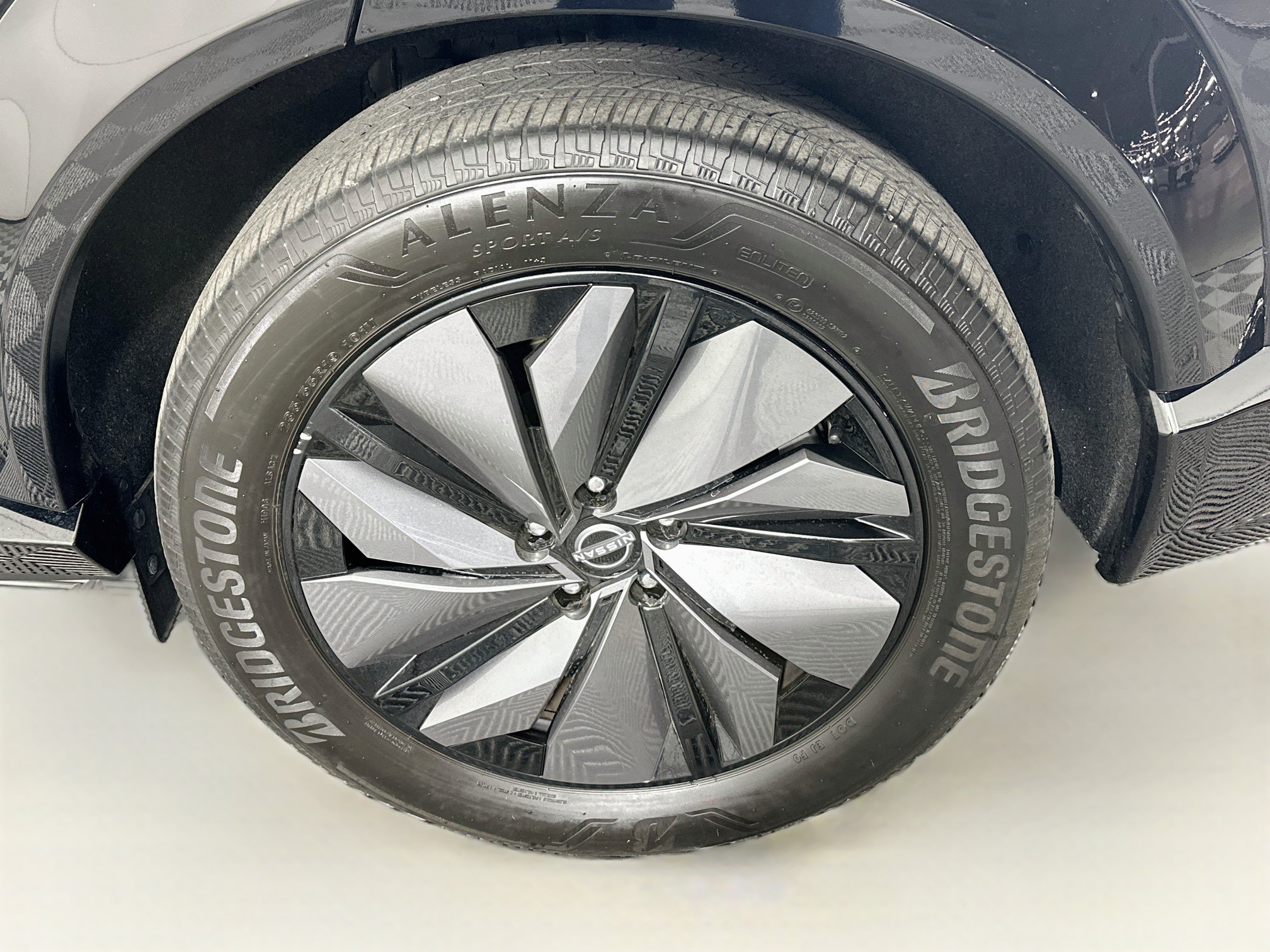 Used 2024 Nissan Ariya AWD image 11