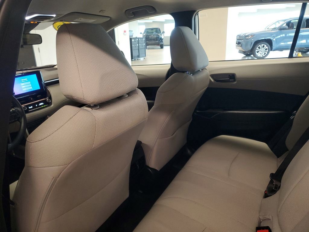 Used 2025 Toyota Corolla Cross L image 11