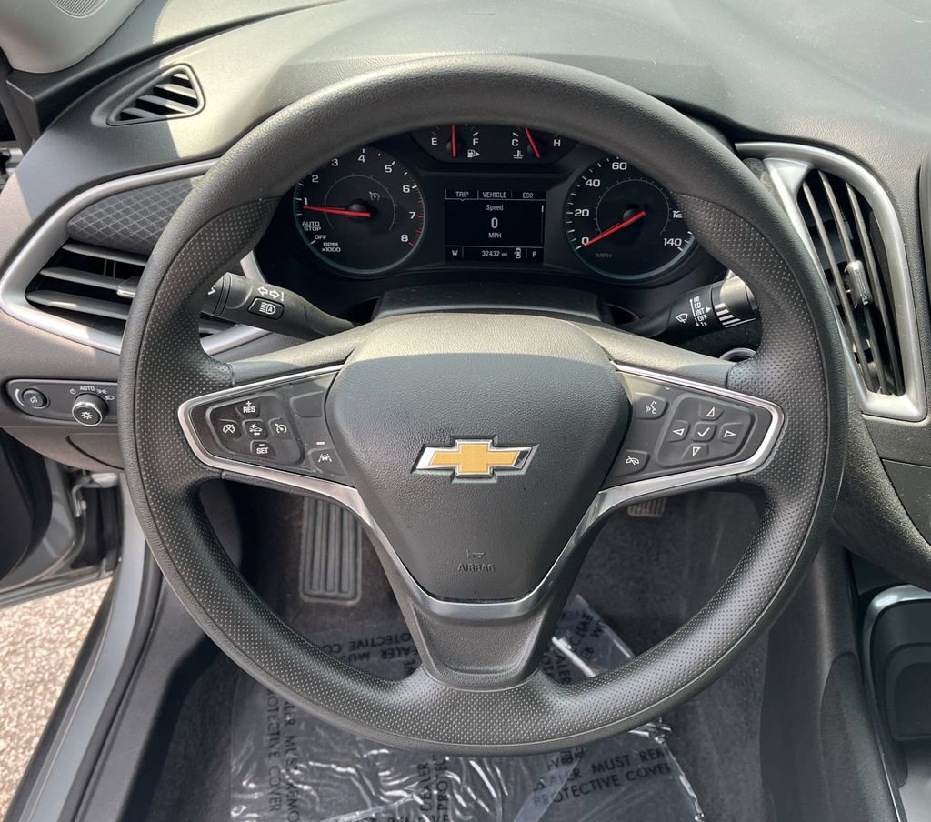 Used 2025 Chevrolet Malibu LT FWD image 11