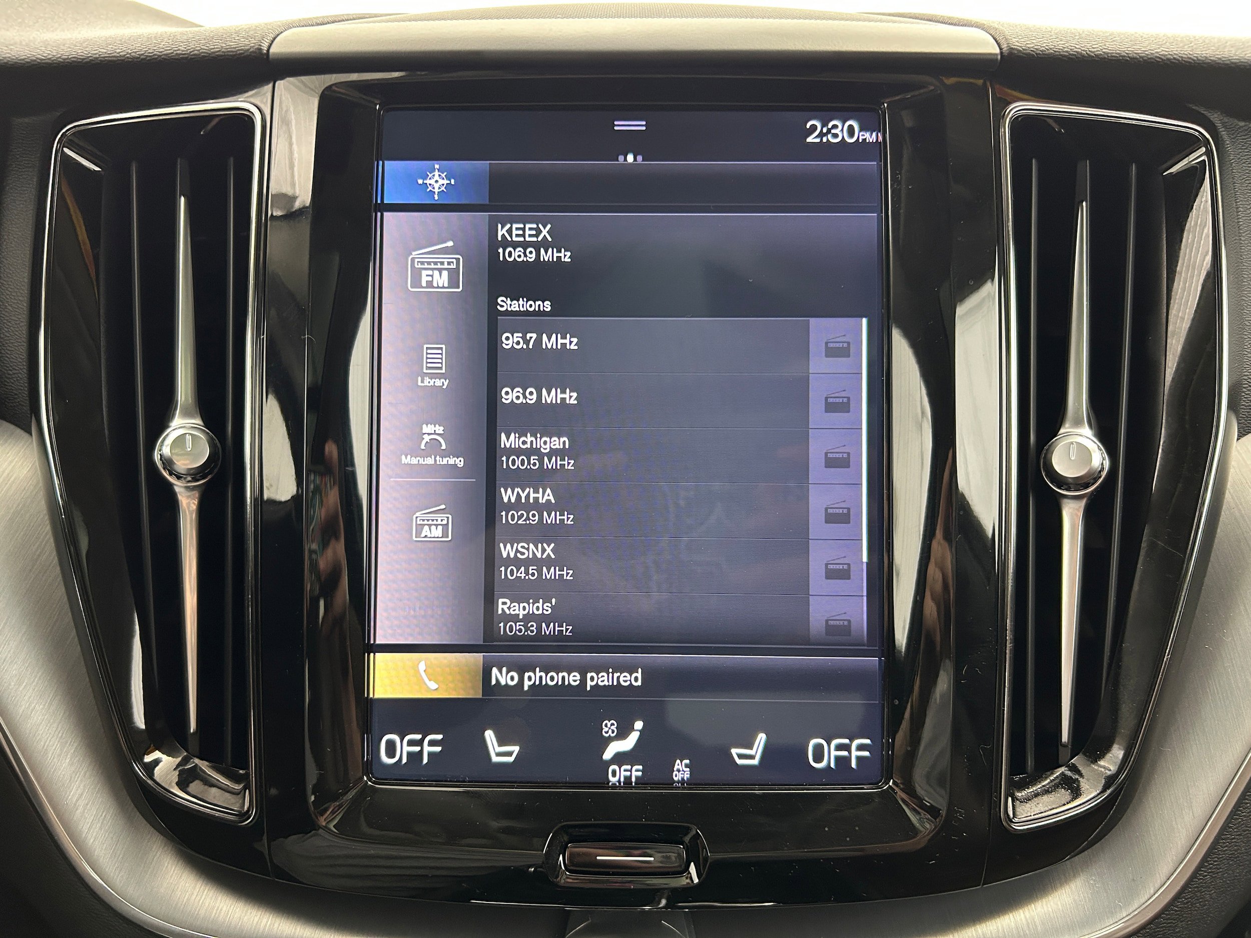Used 2018 Volvo XC60 T6 Momentum w/ Advanced Package AWD/4WD image 6