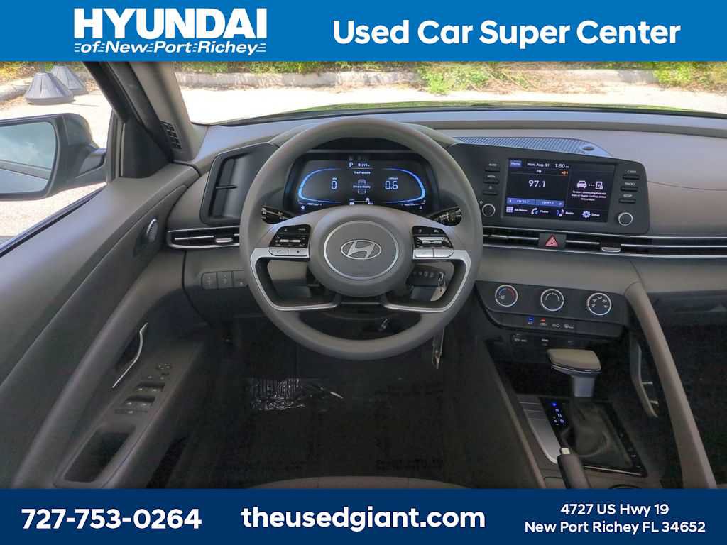 Used 2025 Hyundai Elantra SE FWD image 16