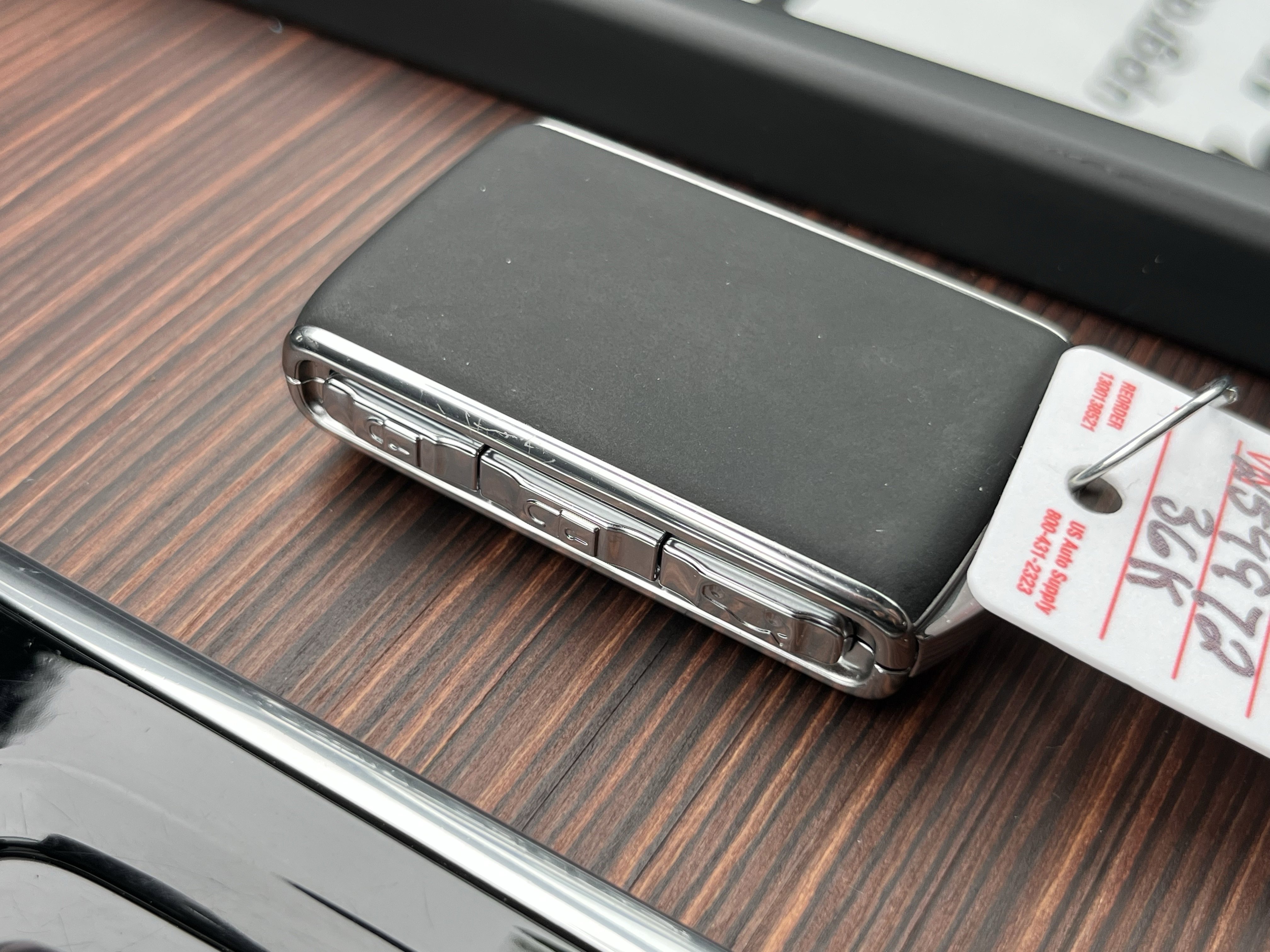 Used 2023 Volvo XC60 T8 Plus image 32