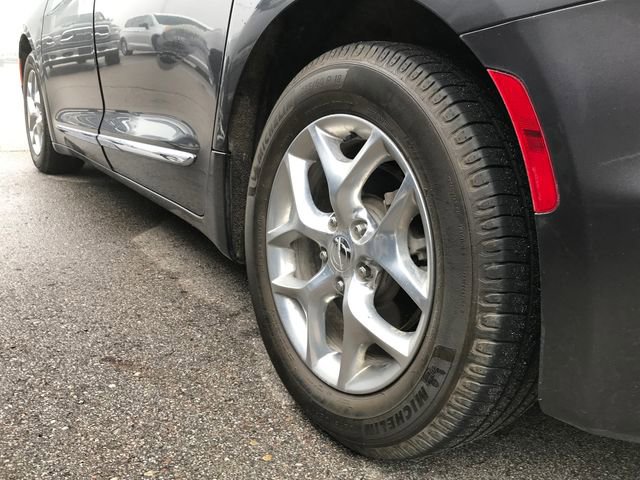 Used 2019 Chrysler Pacifica Limited image 13