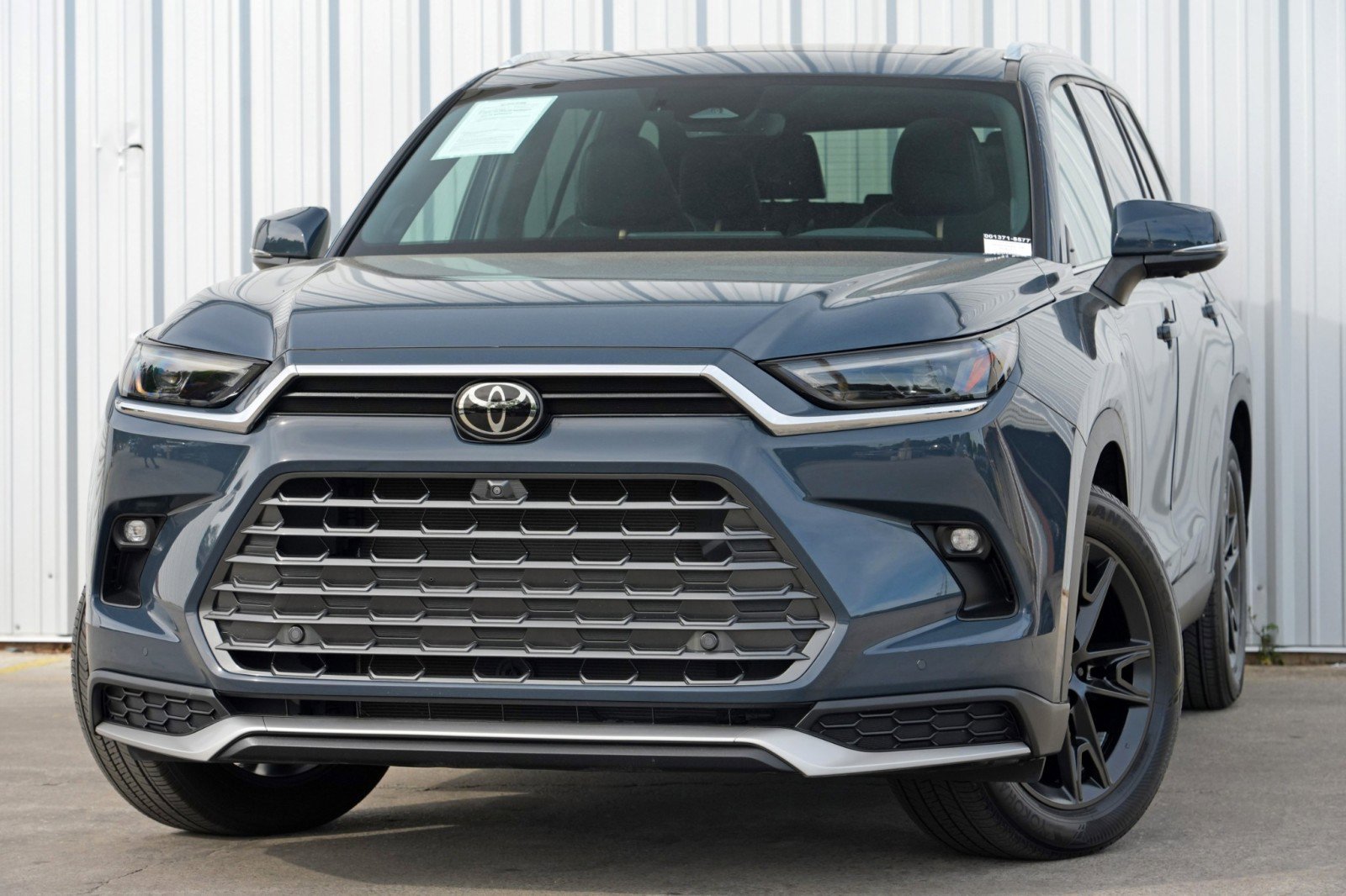 Used 2024 Toyota Grand Highlander AWD Hybrid image 3