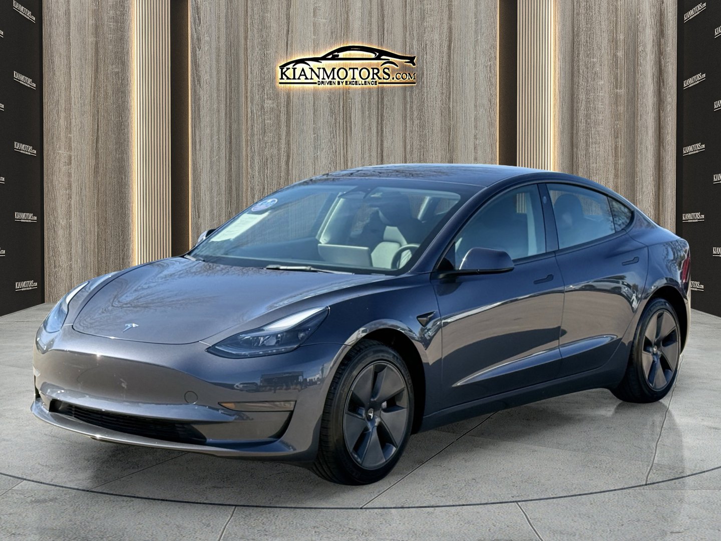 Used 2023 Tesla Model 3 Standard Range image 4