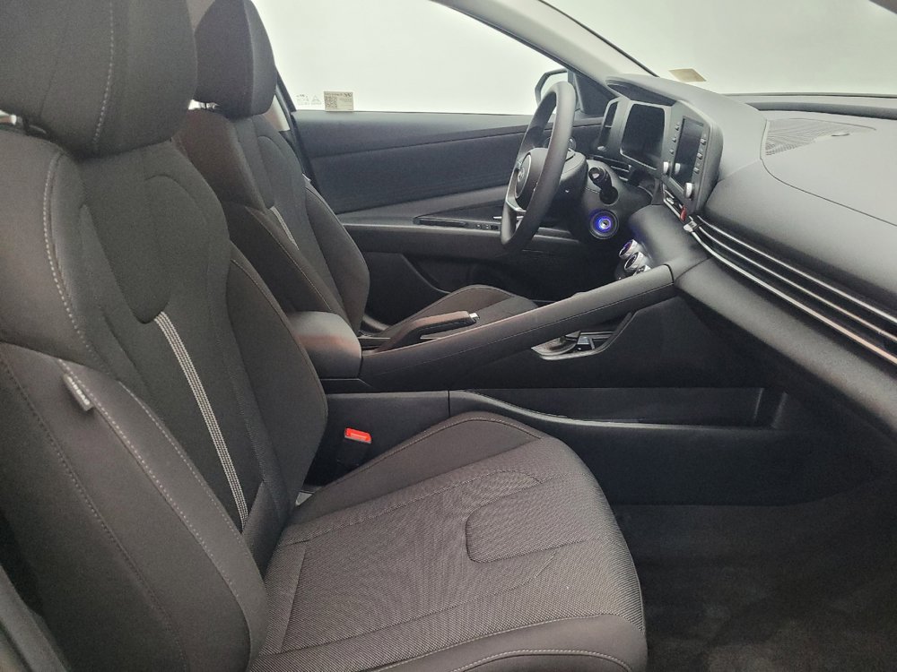 Used 2025 Hyundai Elantra SE image 21