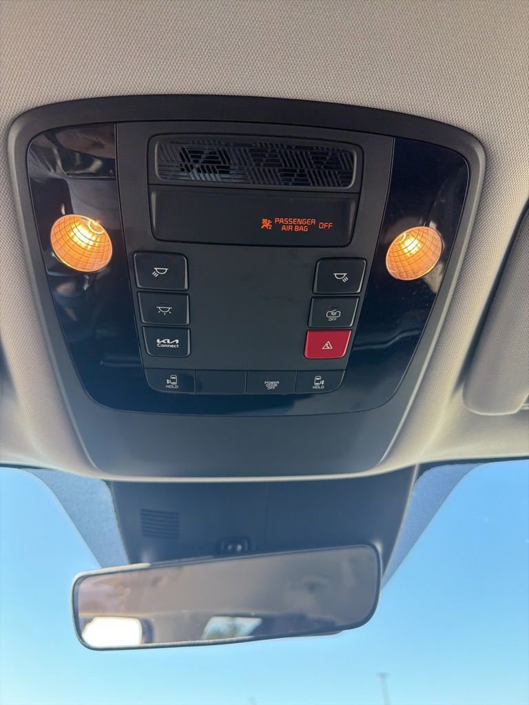 Used 2025 Kia Carnival image 27