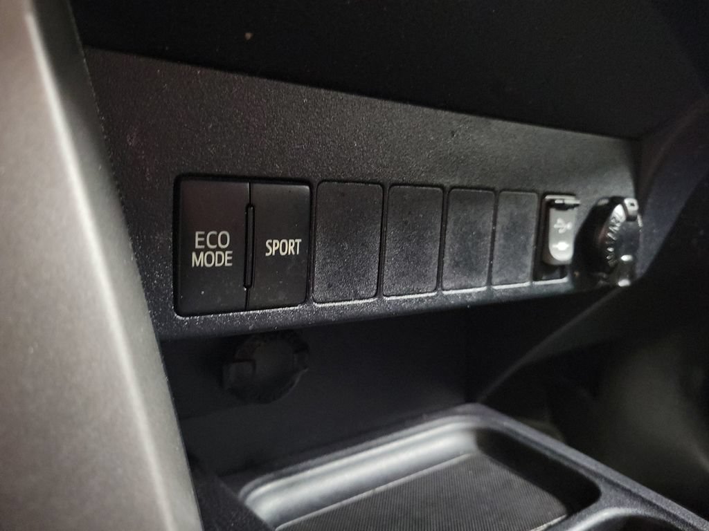 Used 2016 Toyota RAV4 XLE w/ Convenience Package AWD/4WD image 20