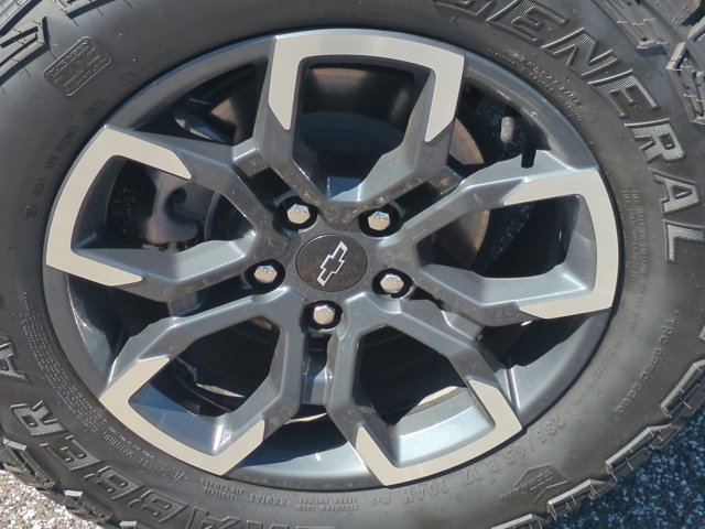 Used 2025 Chevrolet Equinox ACTIV image 13