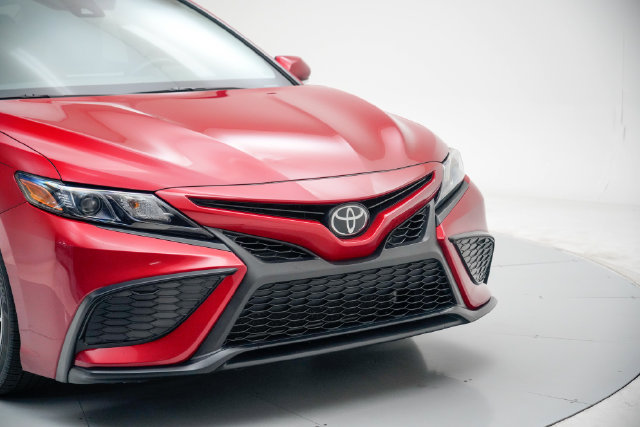Used 2023 Toyota Camry SE FWD image 11