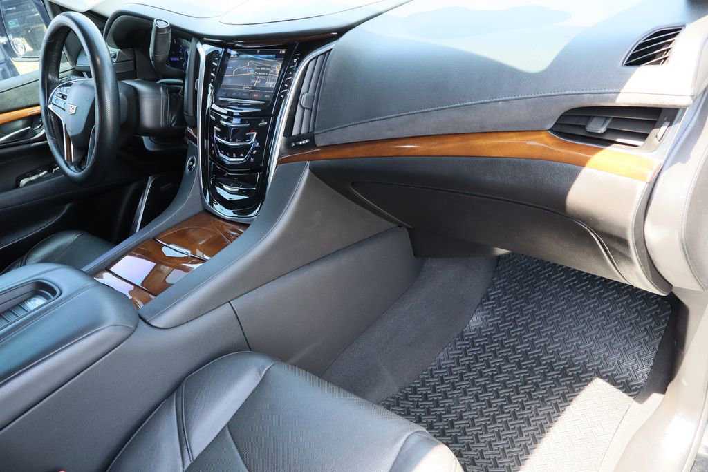 Used 2020 Cadillac Escalade Premium Luxury RWD image 37