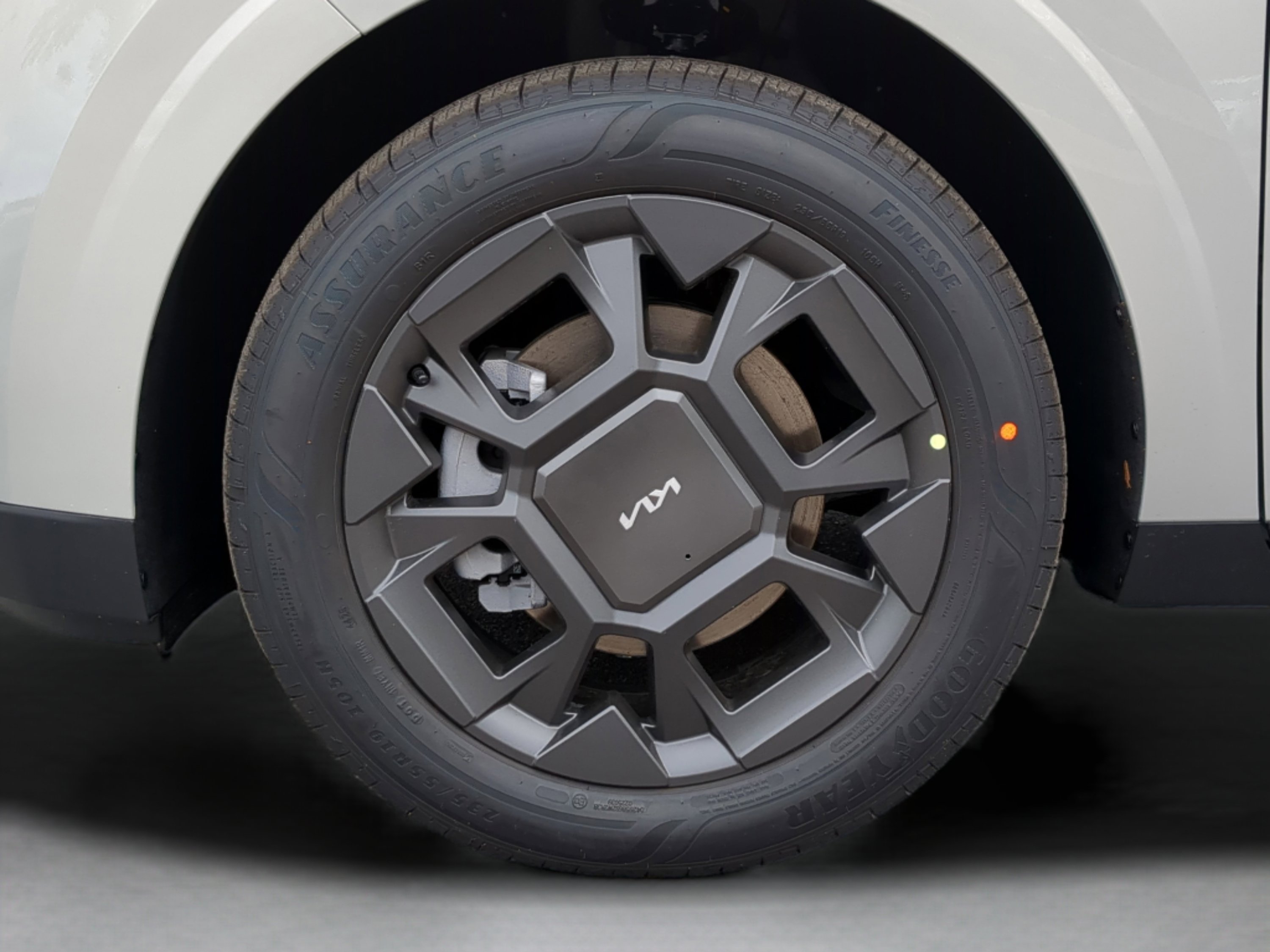 New 2026 Kia Carnival EX FWD image 33