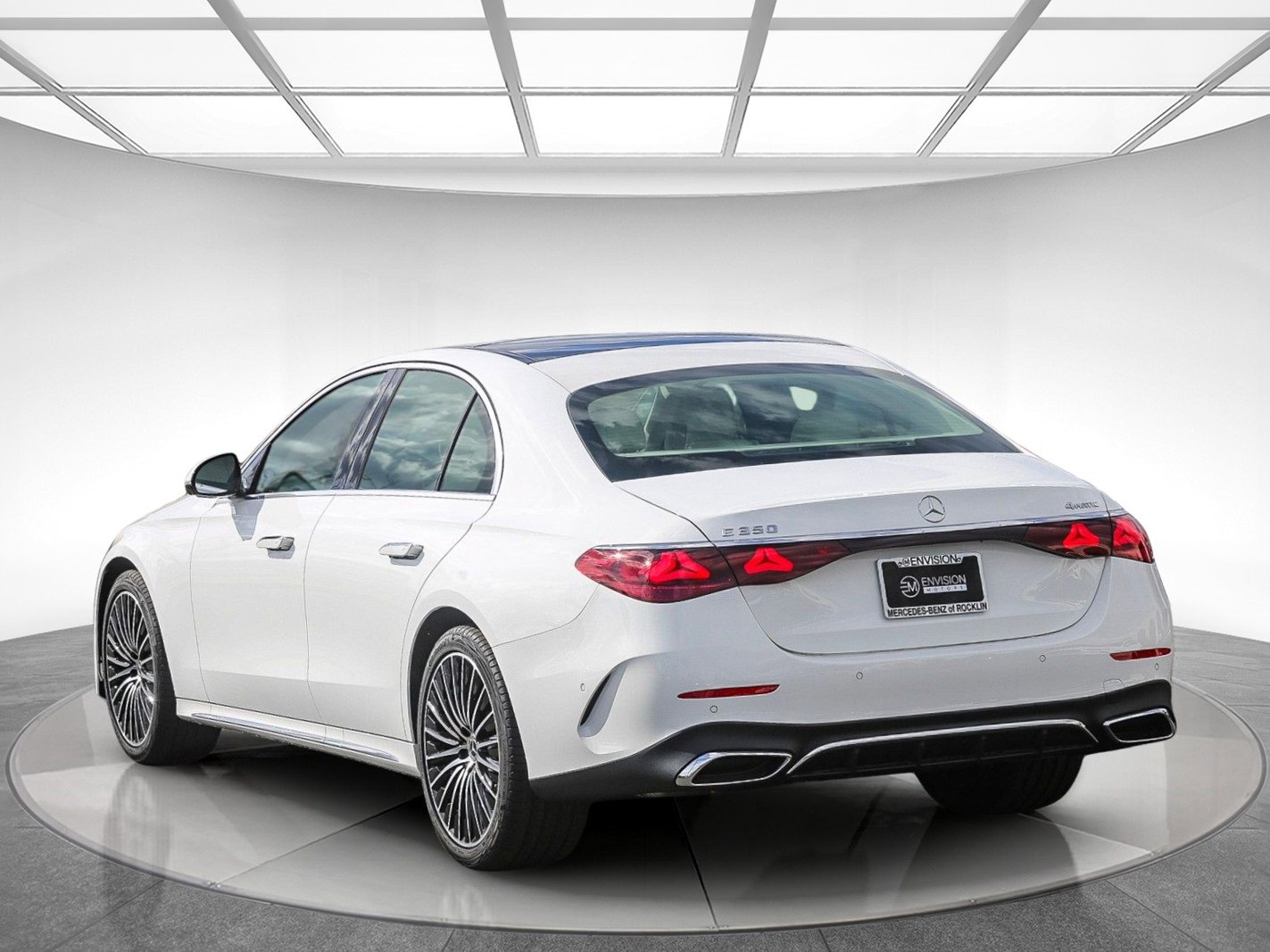 New 2024 Mercedes-Benz E 350 4MATIC Sedan image 4