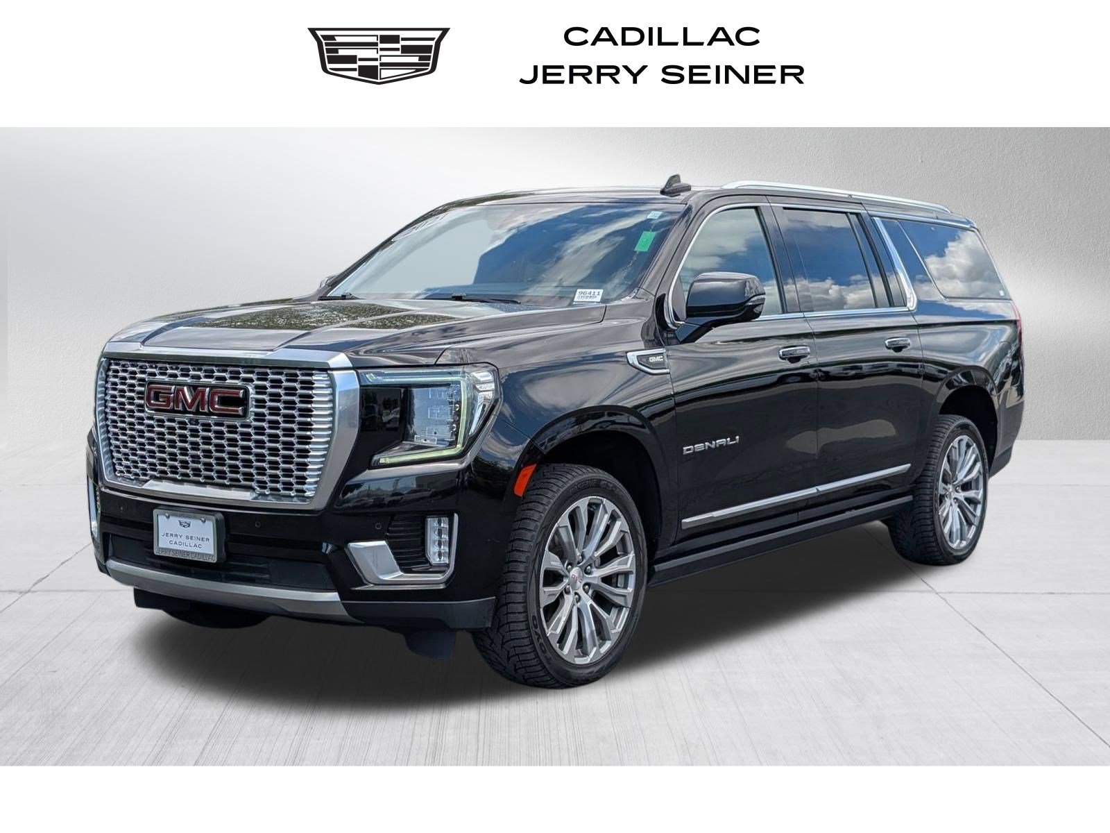 Used 2021 GMC Yukon XL Denali w/ Denali Premium Package AWD/4WD image 1