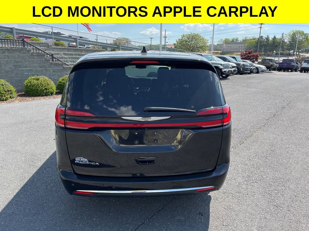 Used 2023 Chrysler Pacifica Touring-L FWD image 8