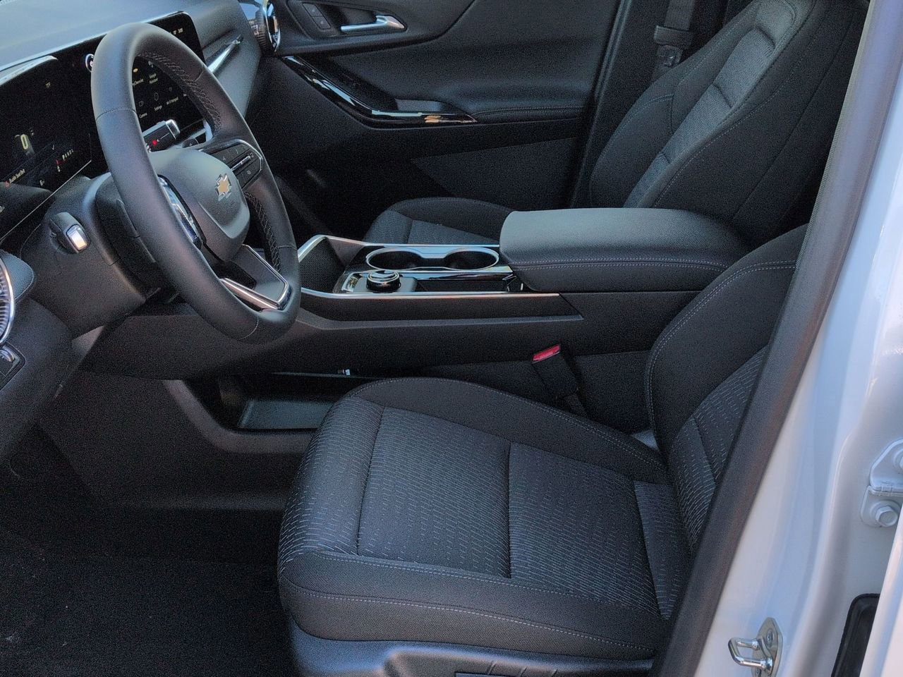 New 2026 Chevrolet Equinox LT w/ Safety and Technology Package FWD image 18