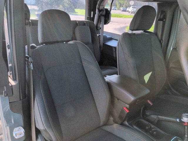 Used 2025 Jeep Wrangler Sport AWD/4WD image 13