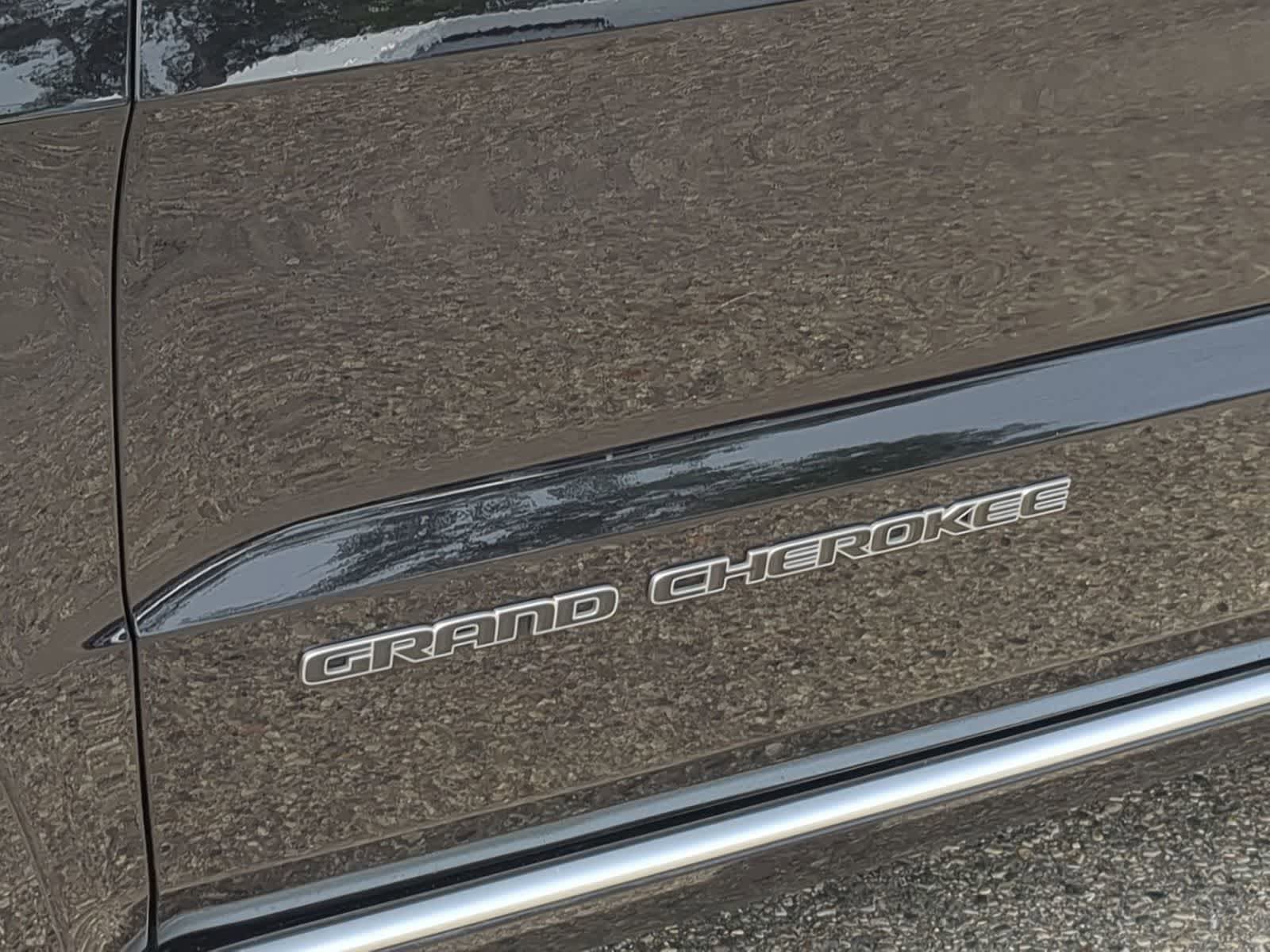 Used 2019 Jeep Grand Cherokee Summit AWD/4WD image 13