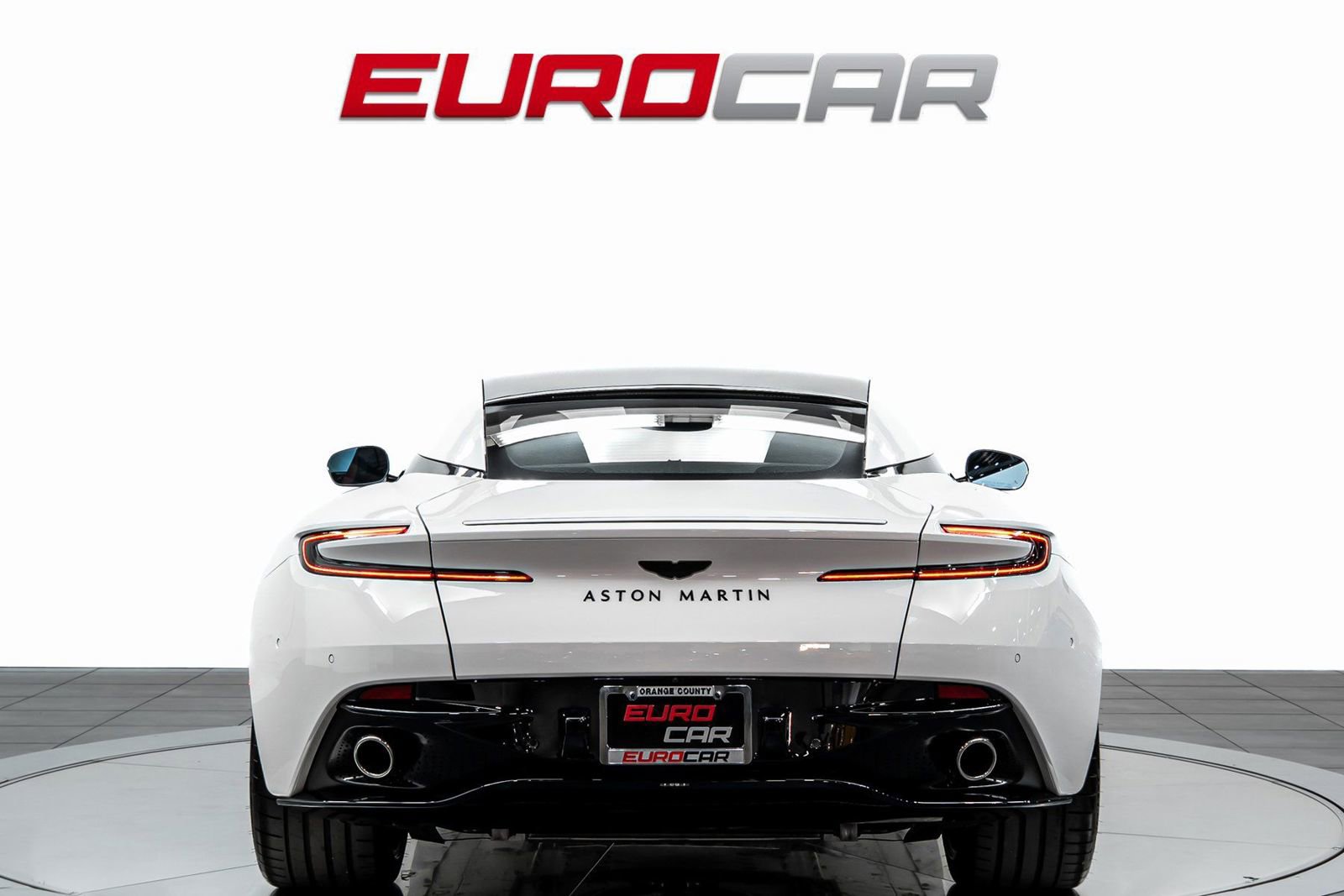 Used 2024 Aston Martin DB12 Coupe RWD image 4