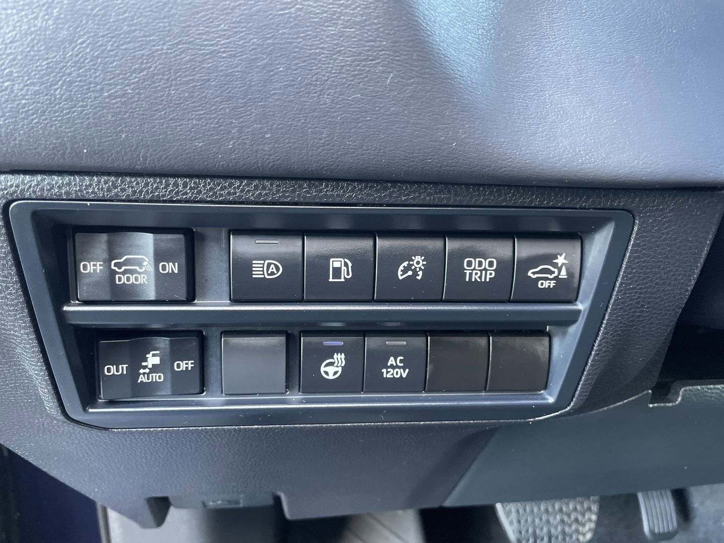 Certified 2025 Toyota Sequoia Platinum image 14