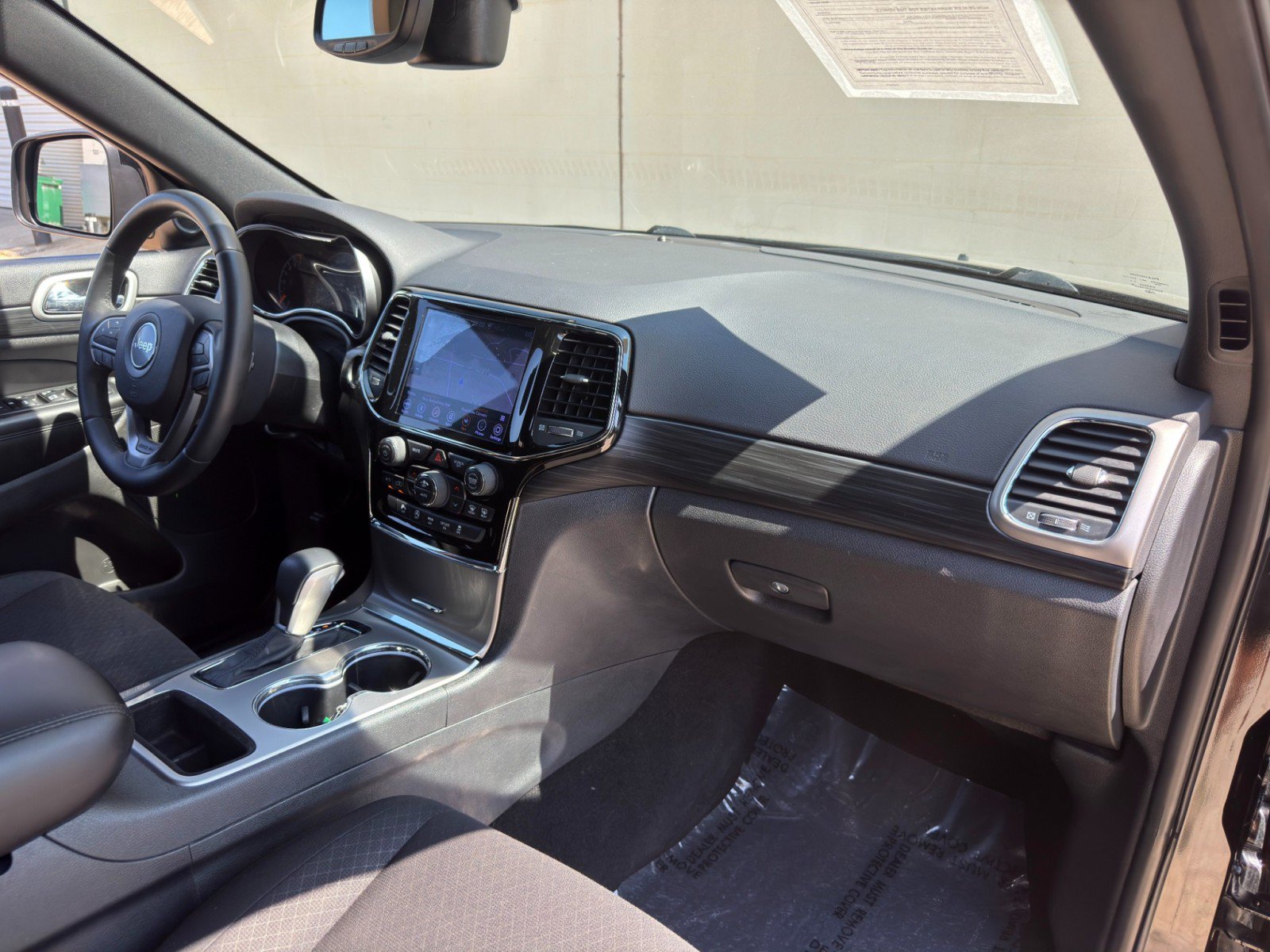 Used 2019 Jeep Grand Cherokee Laredo w/ 18" Wheel & 8.4" Radio Group AWD/4WD image 13