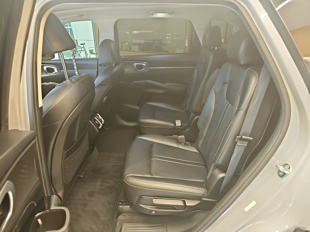 Used 2023 Kia Sorento SX image 31