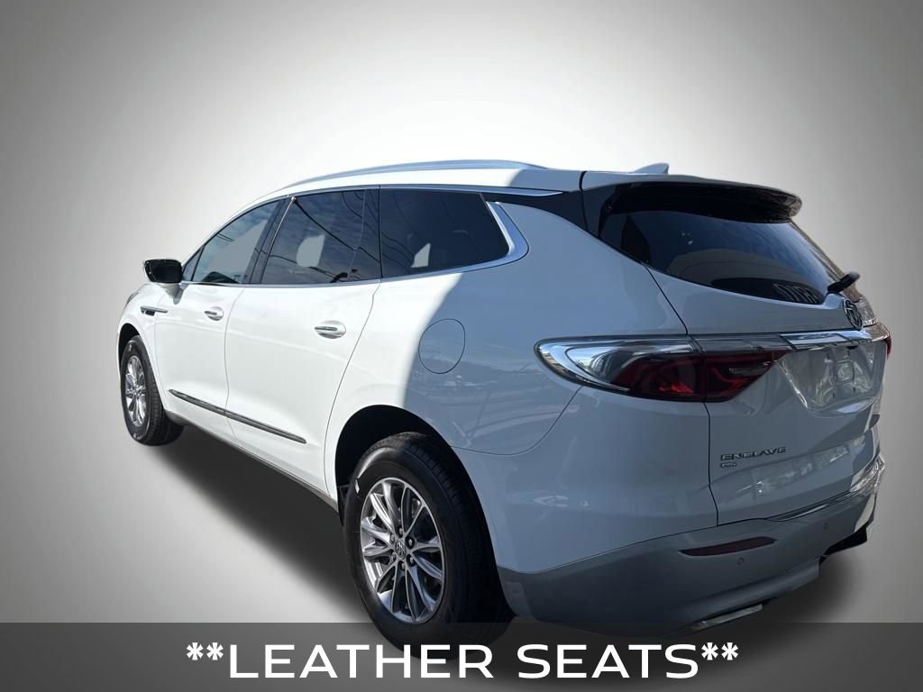 Used 2023 Buick Enclave Essence AWD/4WD image 3
