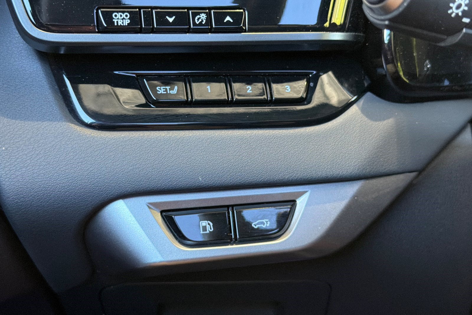 Certified 2025 Lexus RX 450h AWD w/ Convenience Package image 37