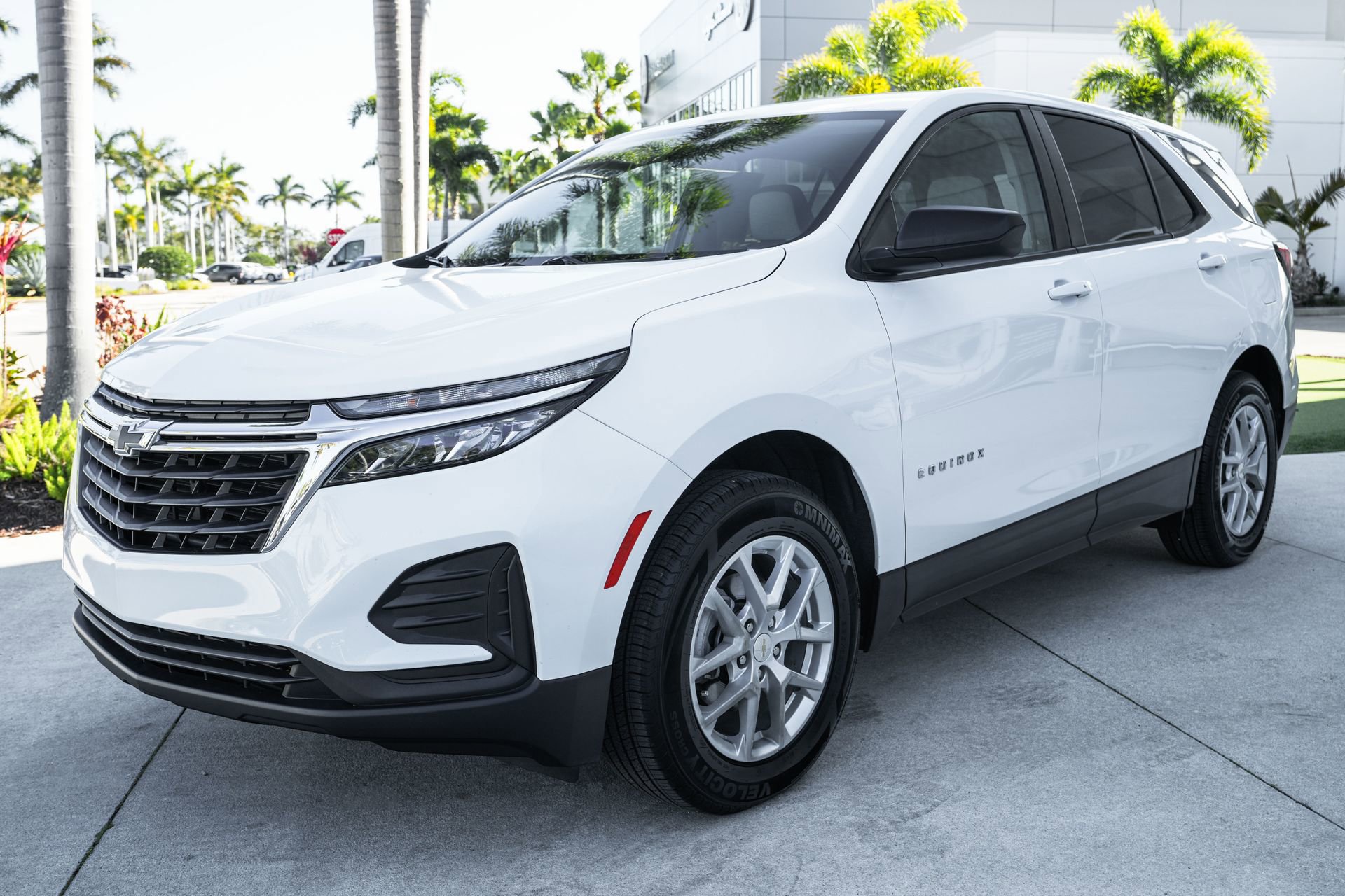 Used 2023 Chevrolet Equinox LS w/ LS Convenience Package image 6