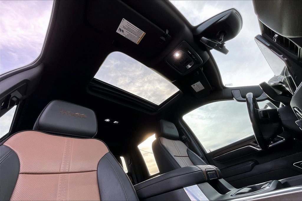 Used 2024 Chevrolet Silverado 3500 High Country w/ Technology Package image 19