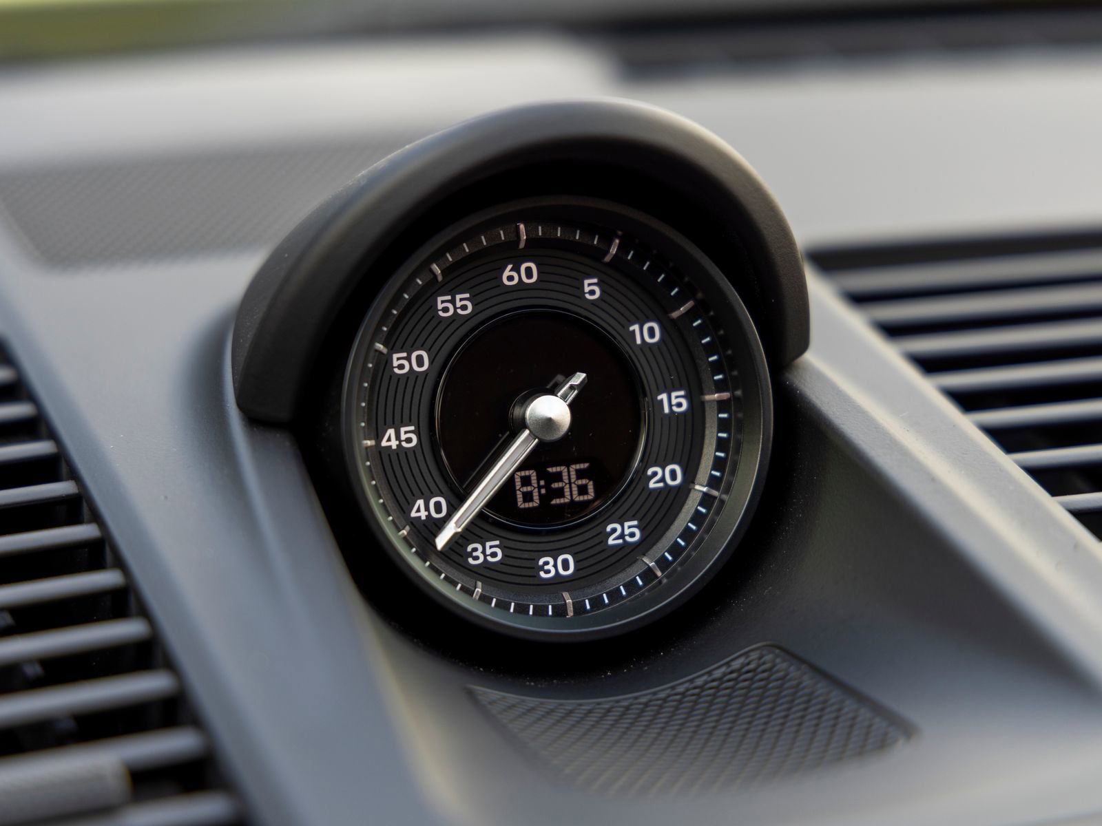 Used 2025 Porsche 911 Carrera 4 GTS image 31