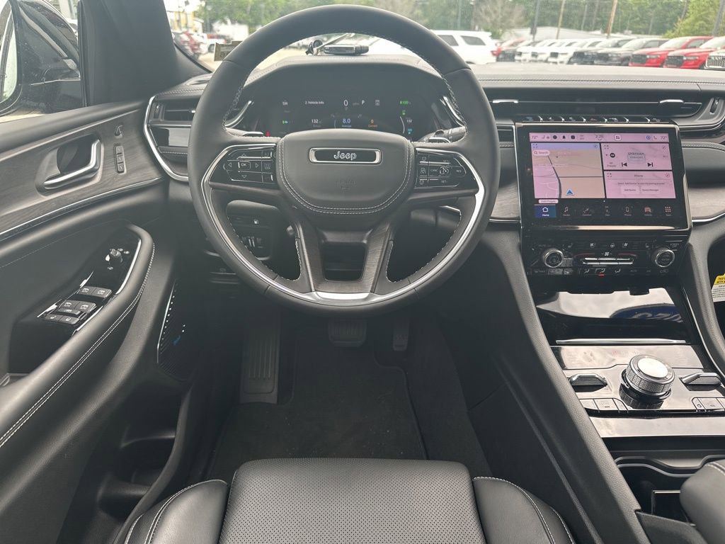 Used 2023 Jeep Grand Cherokee Overland w/ Luxury Tech Group IV AWD/4WD image 19