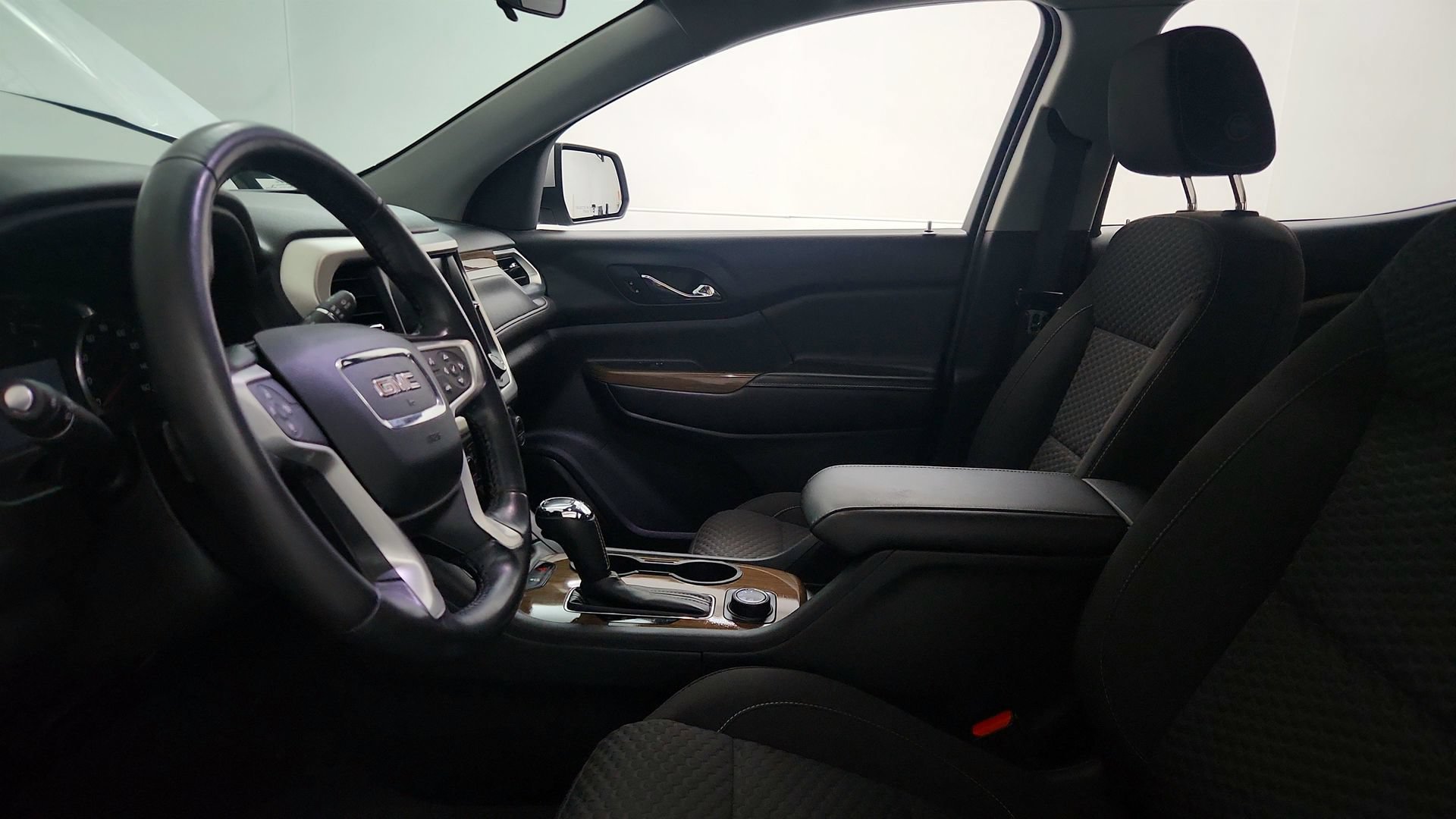 Used 2018 GMC Acadia SLE AWD/4WD image 17