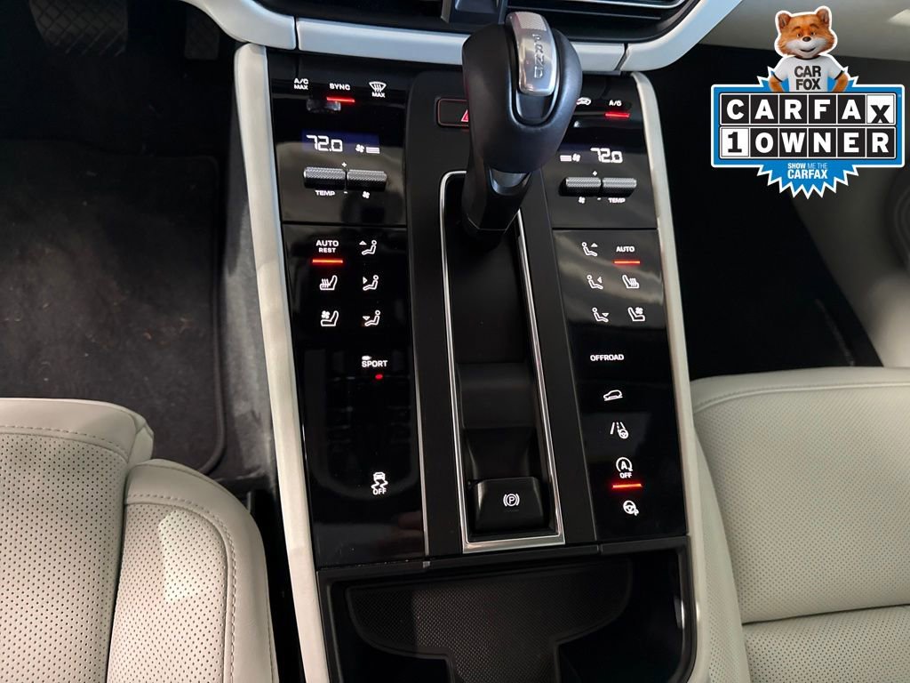 Used 2023 Porsche Macan Turbo image 21