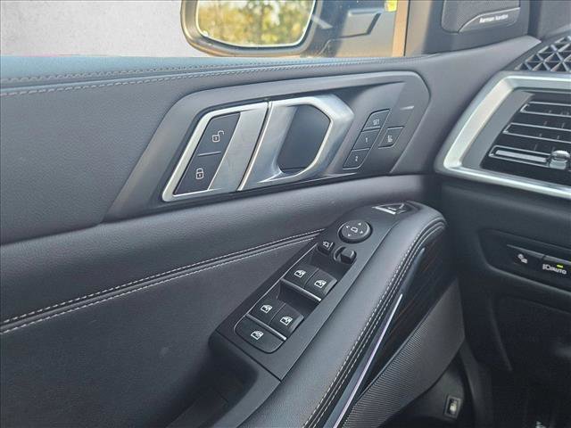 Used 2025 BMW X5 xDrive50e image 24