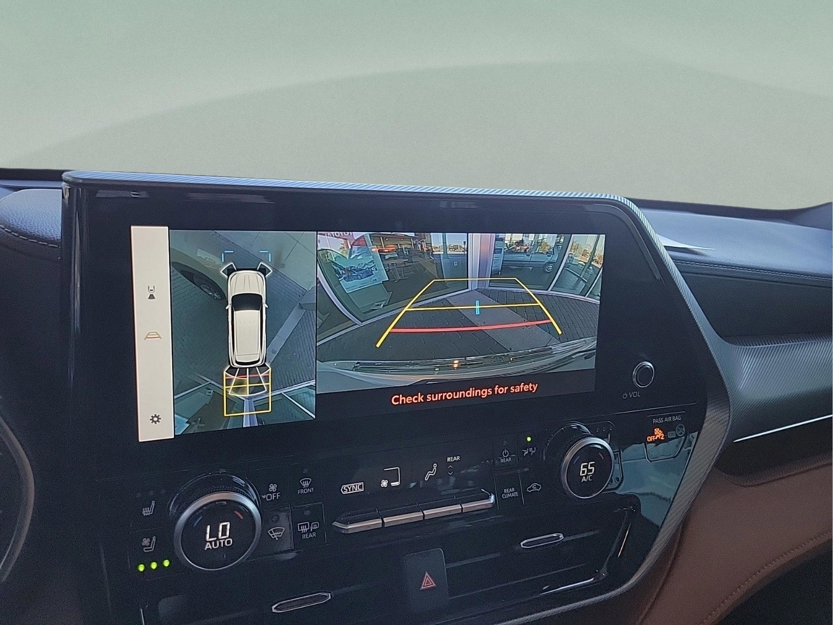 Used 2024 Toyota Highlander Platinum image 17