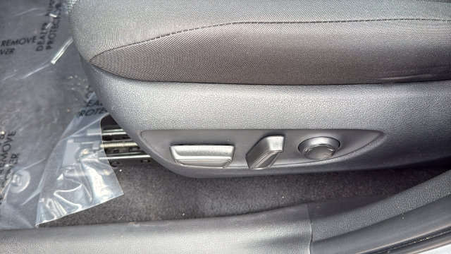Used 2025 Toyota RAV4 XLE w/ Convenience Package FWD image 19