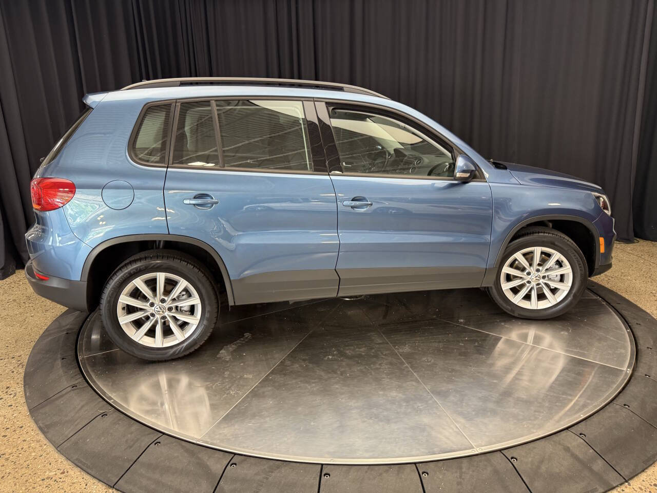Used 2018 Volkswagen Tiguan Limited w/ Premium Package AWD/4WD image 12