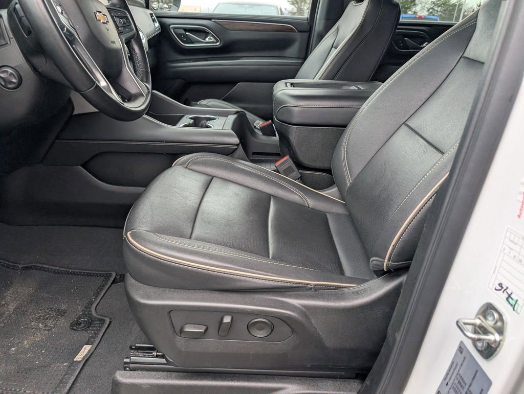 Used 2023 Chevrolet Suburban Premier image 12