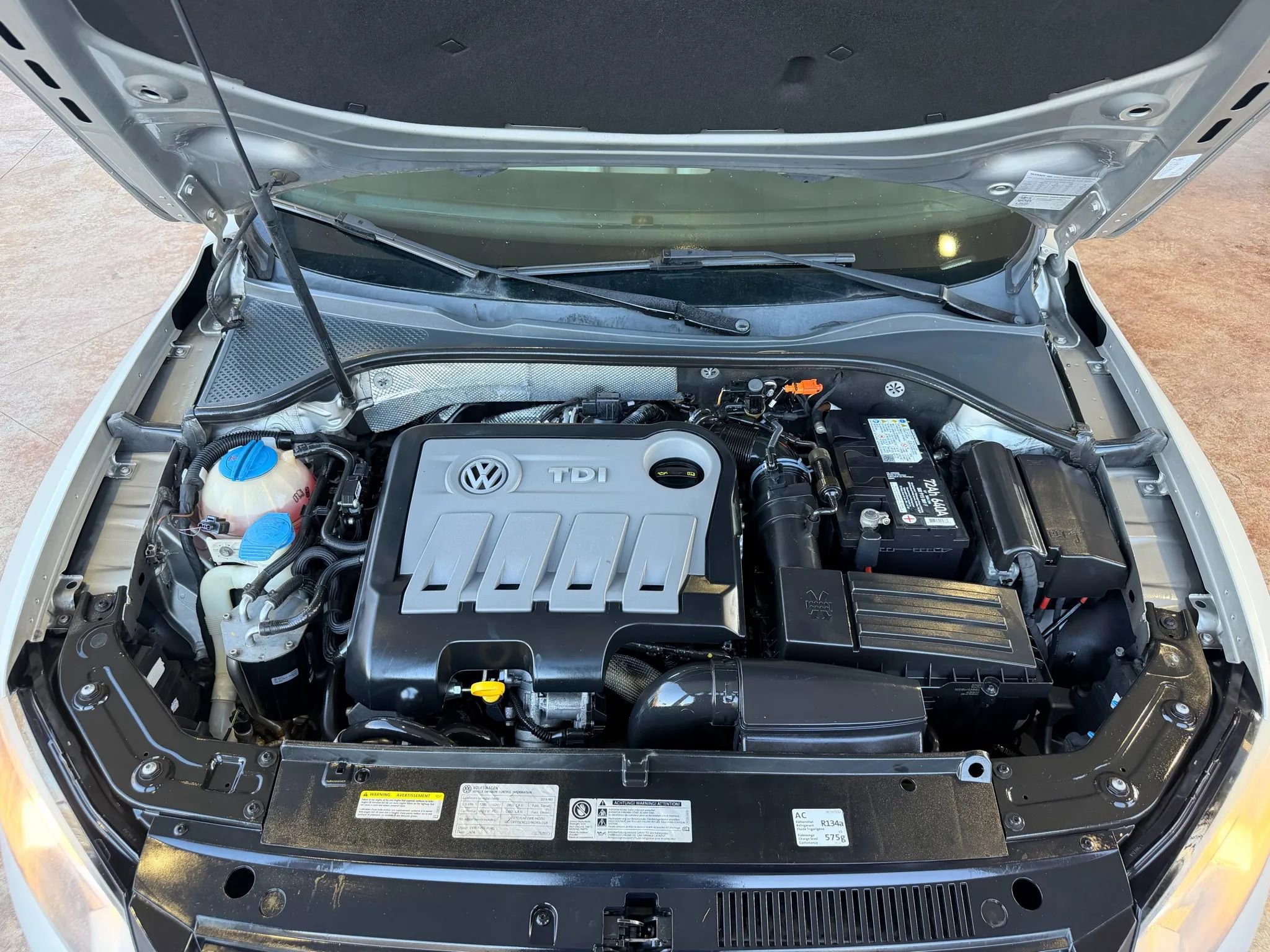 Used 2014 Volkswagen Passat TDI SEL Premium image 25