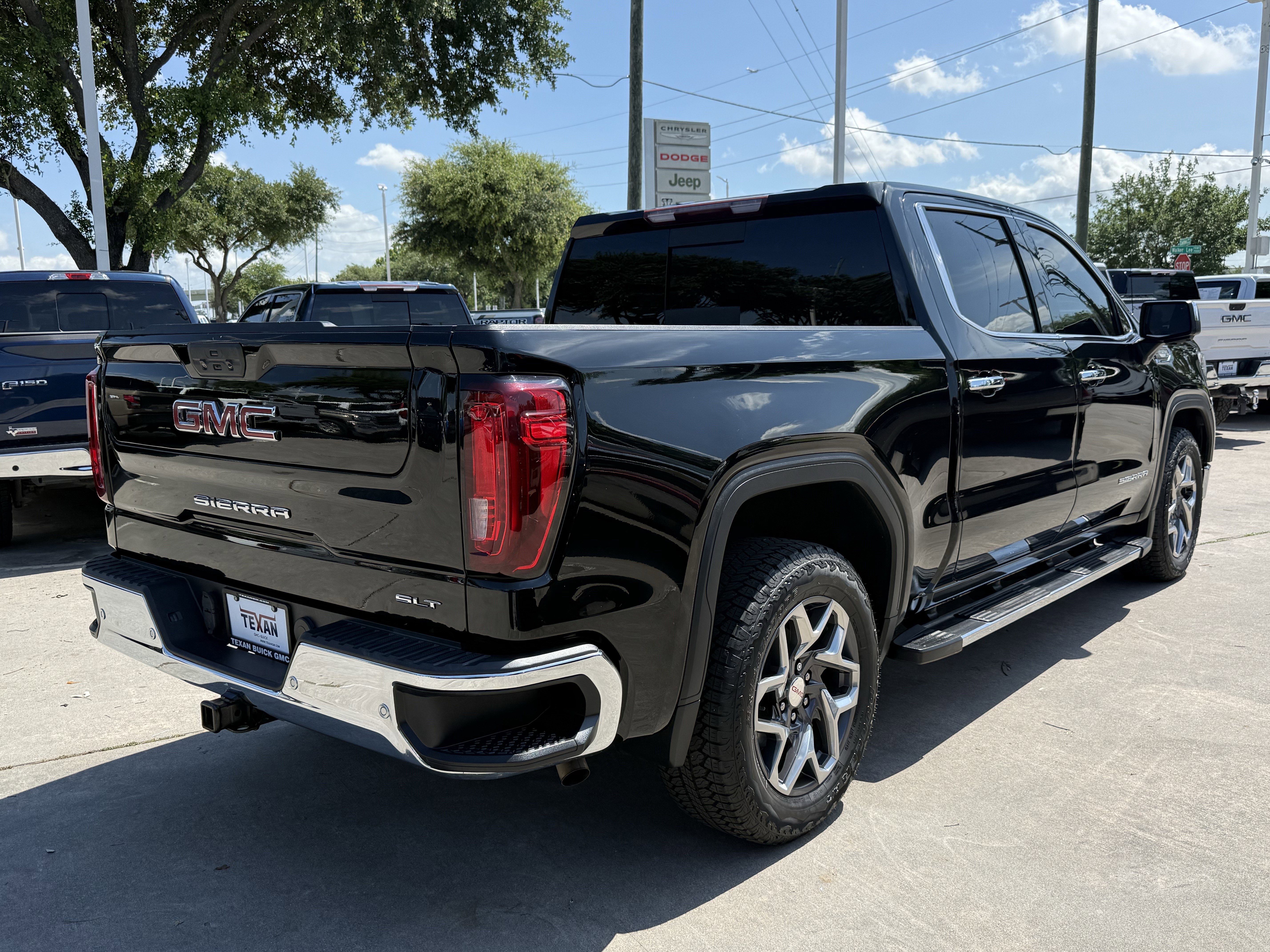 Used 2021 GMC Sierra 1500 SLT RWD image 3