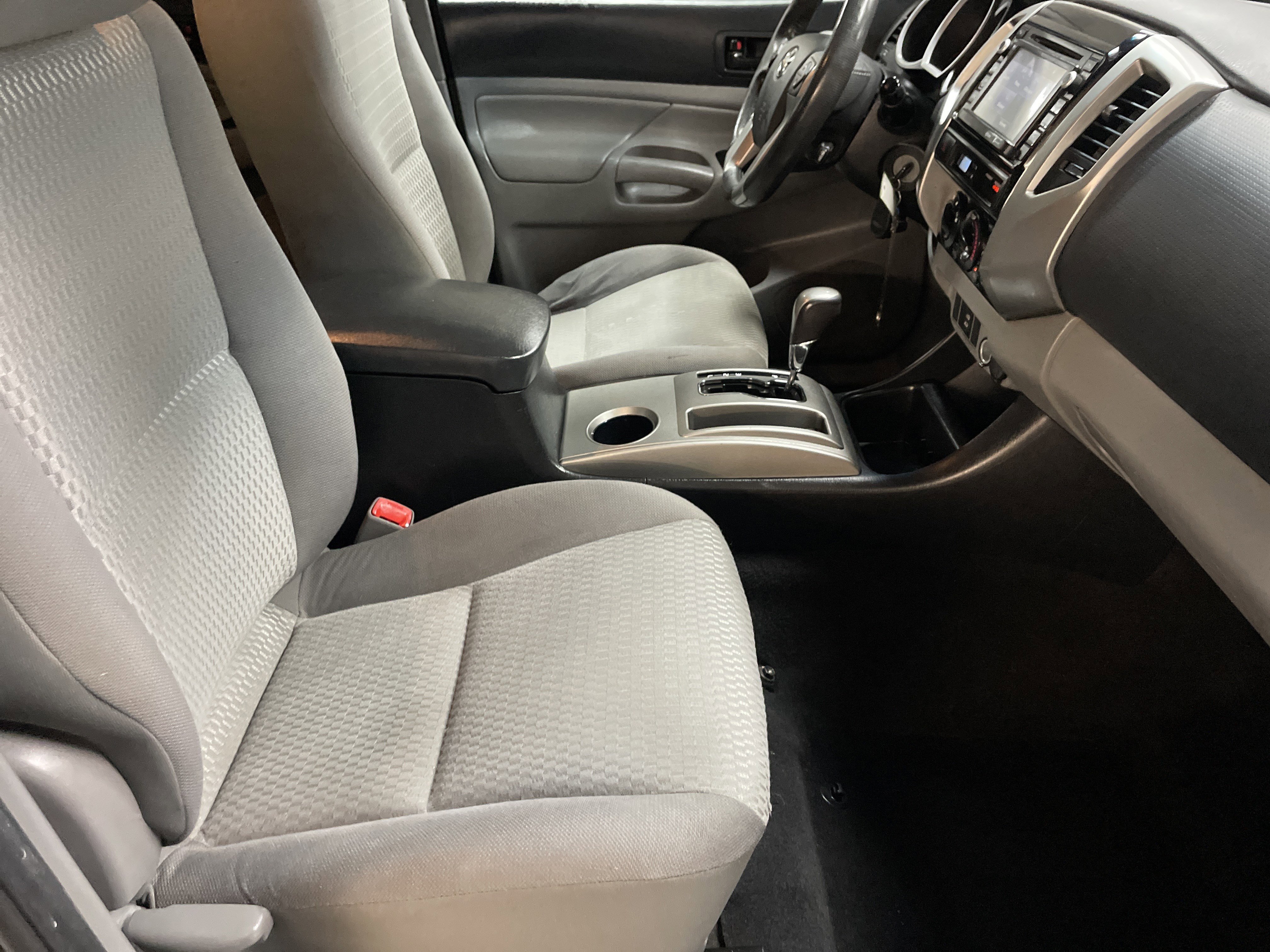 Used 2014 Toyota Tacoma PreRunner w/ SR5 Package image 33